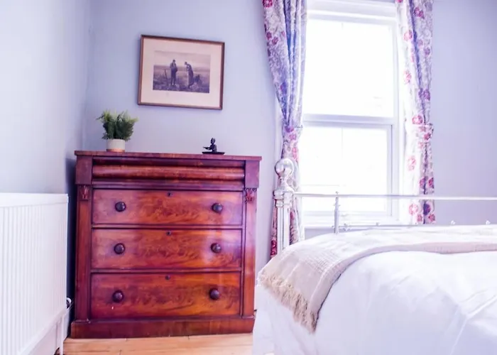 Lovely 3 Bed House In The Heart Of Cheltenham
