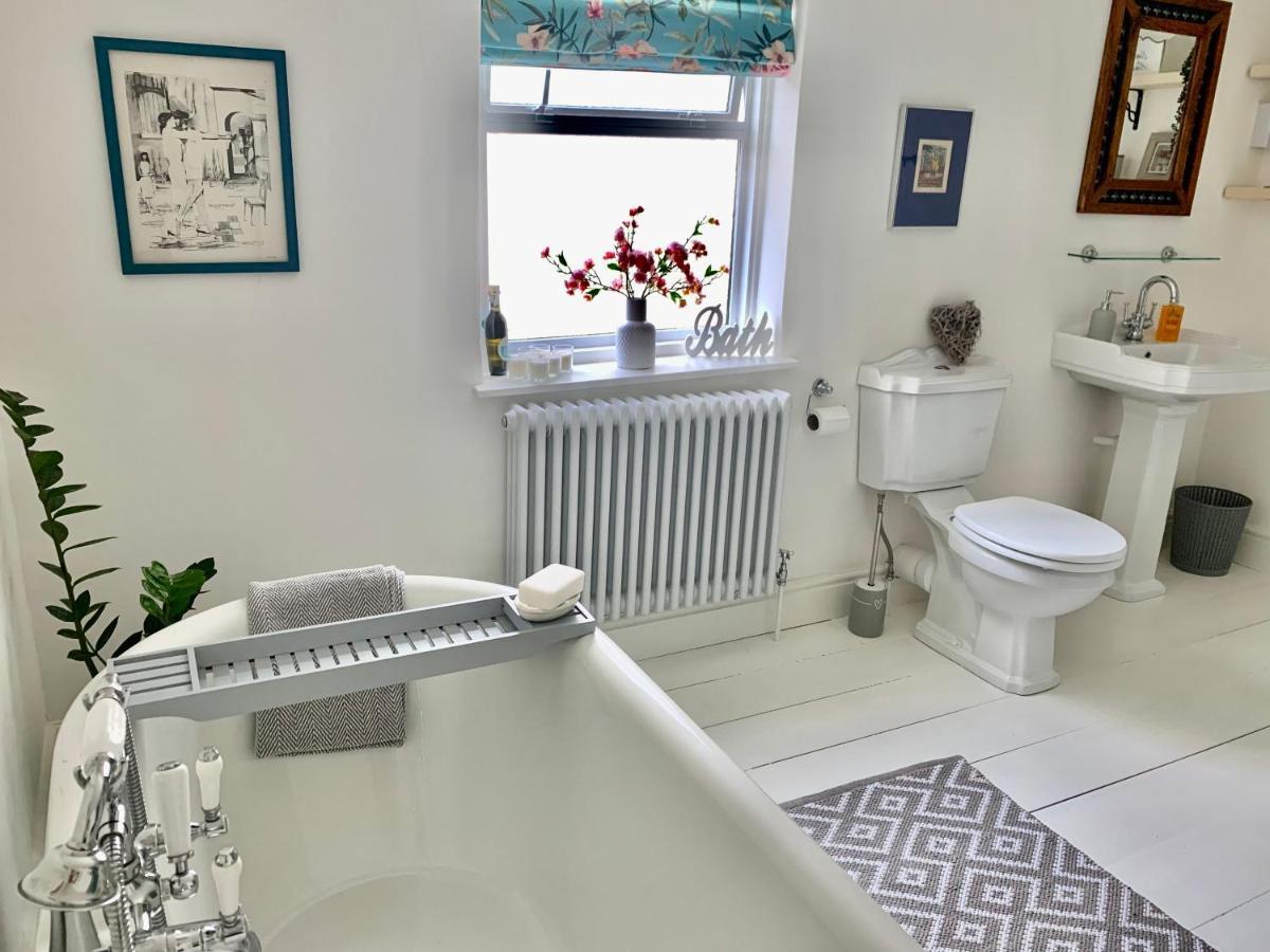 Дом отдыха Lovely 3 Bed House In The Heart Of *
