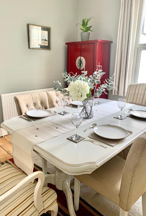 Lovely 3 Bed House In The Heart Of Челтенхам