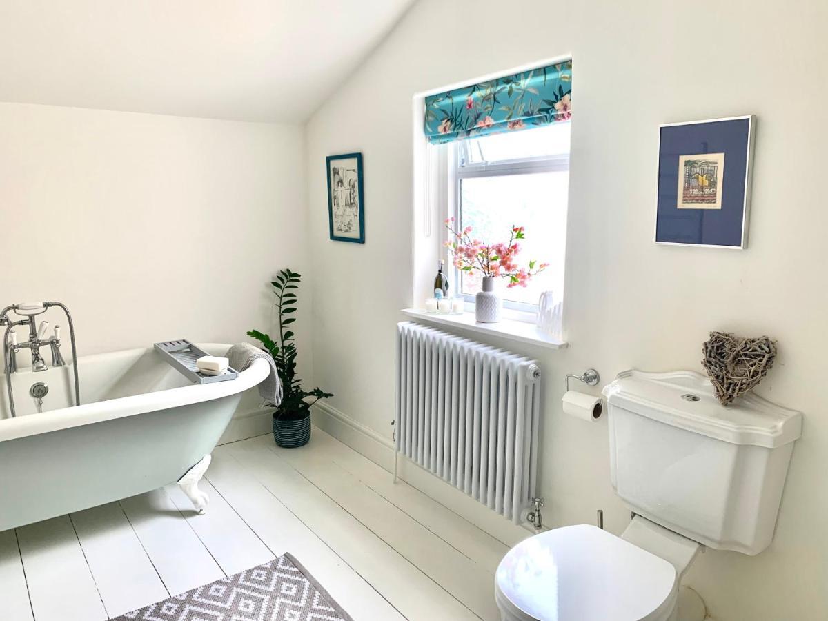Дом отдыха Lovely 3 Bed House In The Heart Of *